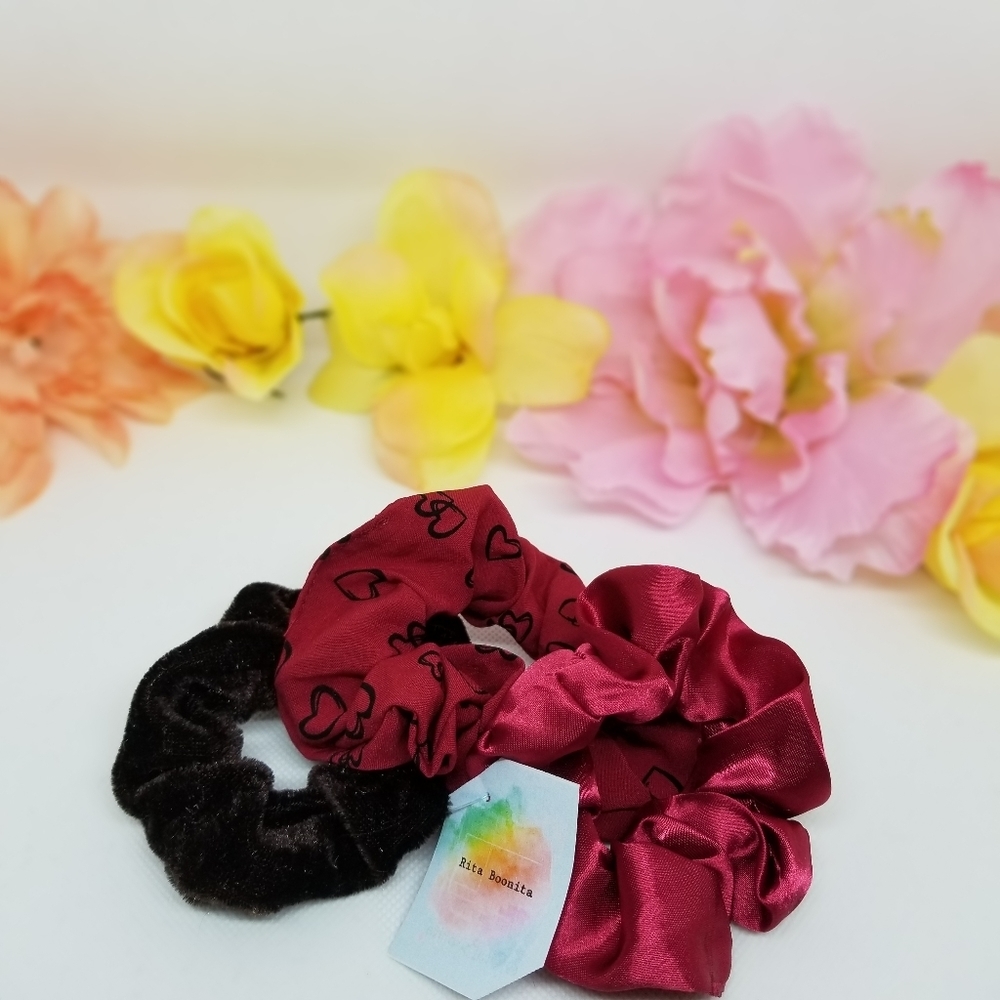 NEW scrunchies- red black hearts - Picture 1 of 1